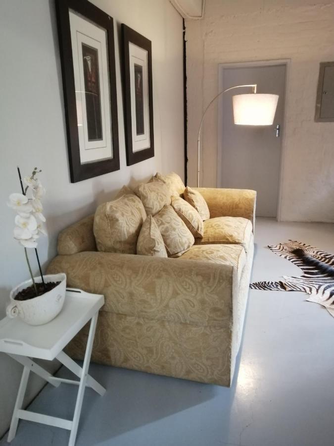 Tsumeb Theater Guesthouse Экстерьер фото
